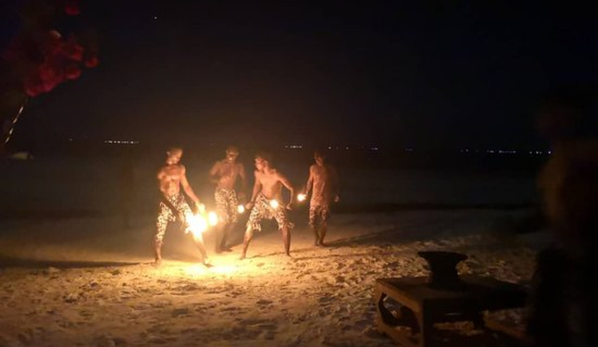 Michamvi Kae Sunset & acrobatic dance show